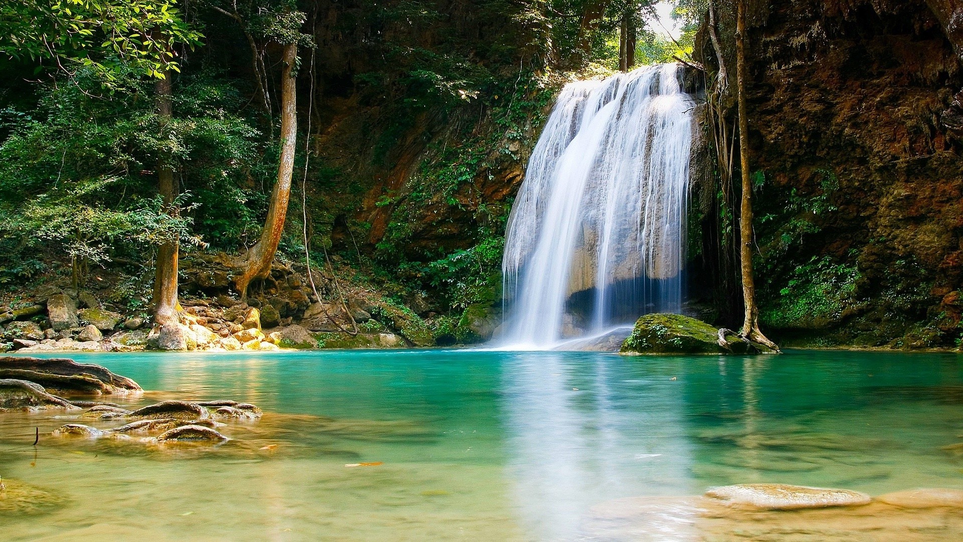 windows-8-Nature  -Mountain-waterFall-wallpapers_HD_1920x1200-stunning-background 1920x1080