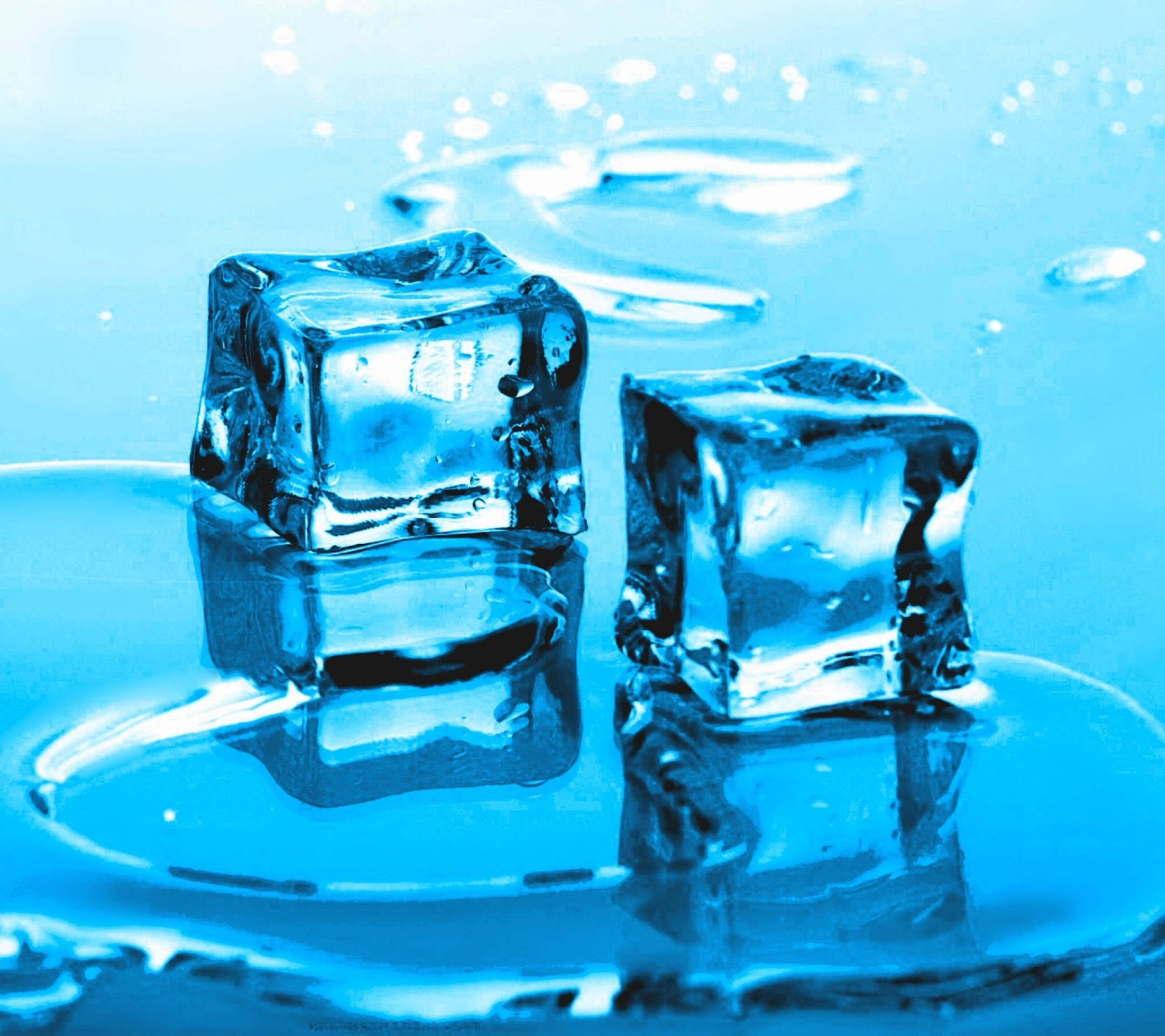 Кусочки льда песня. Кубики льда. Таяние льда. Кубики льда в воде. Вода картинки.