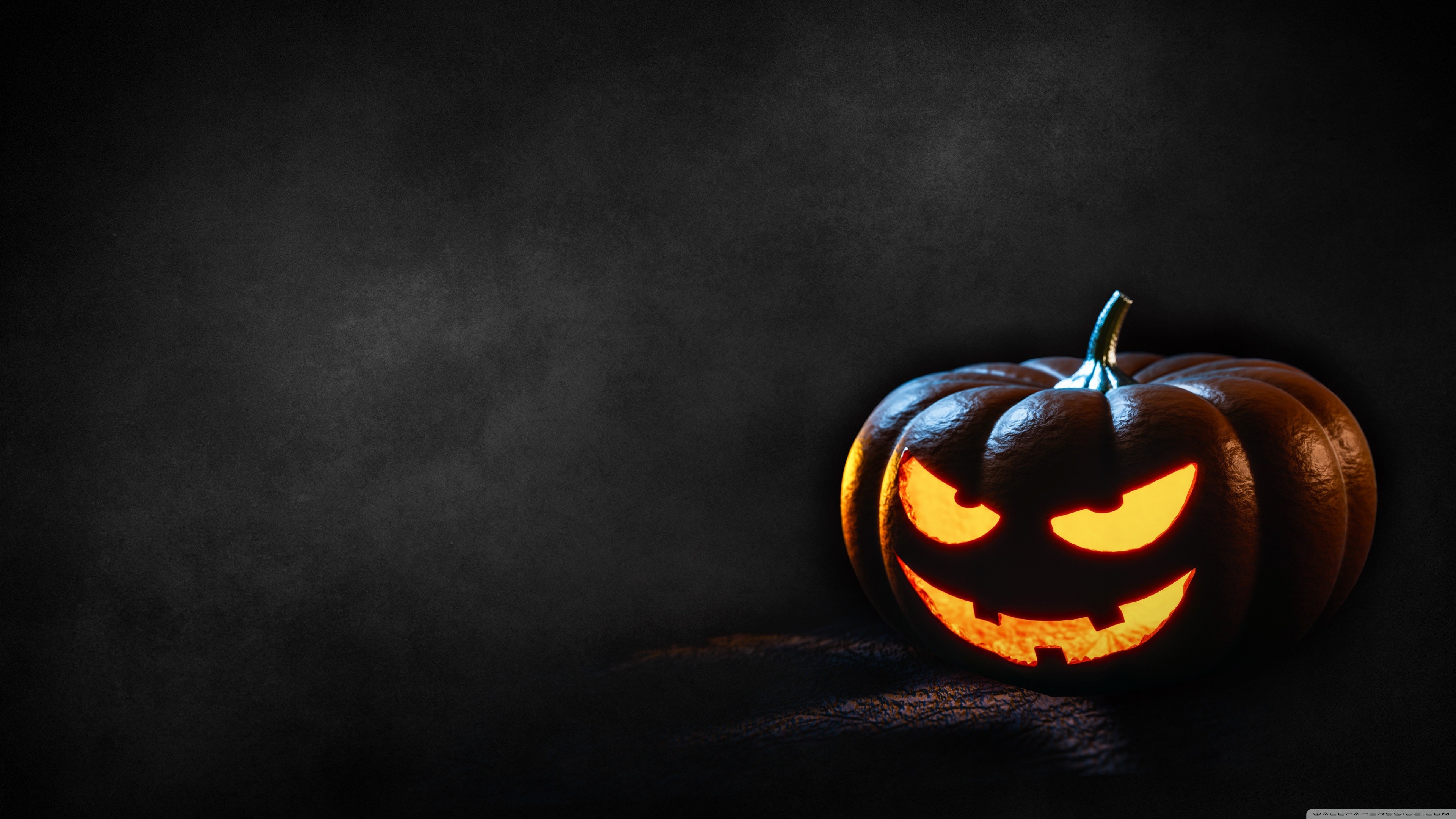 Hãy khám phá những hình ảnh ma quái, đáng sợ và hấp dẫn trong bộ sưu tập Halloween Desktop Wallpapers. Với những thiết kế độc đáo, sáng tạo bạn sẽ có được một không gian trang trí máy tính thật sự ấn tượng trong mùa Halloween.