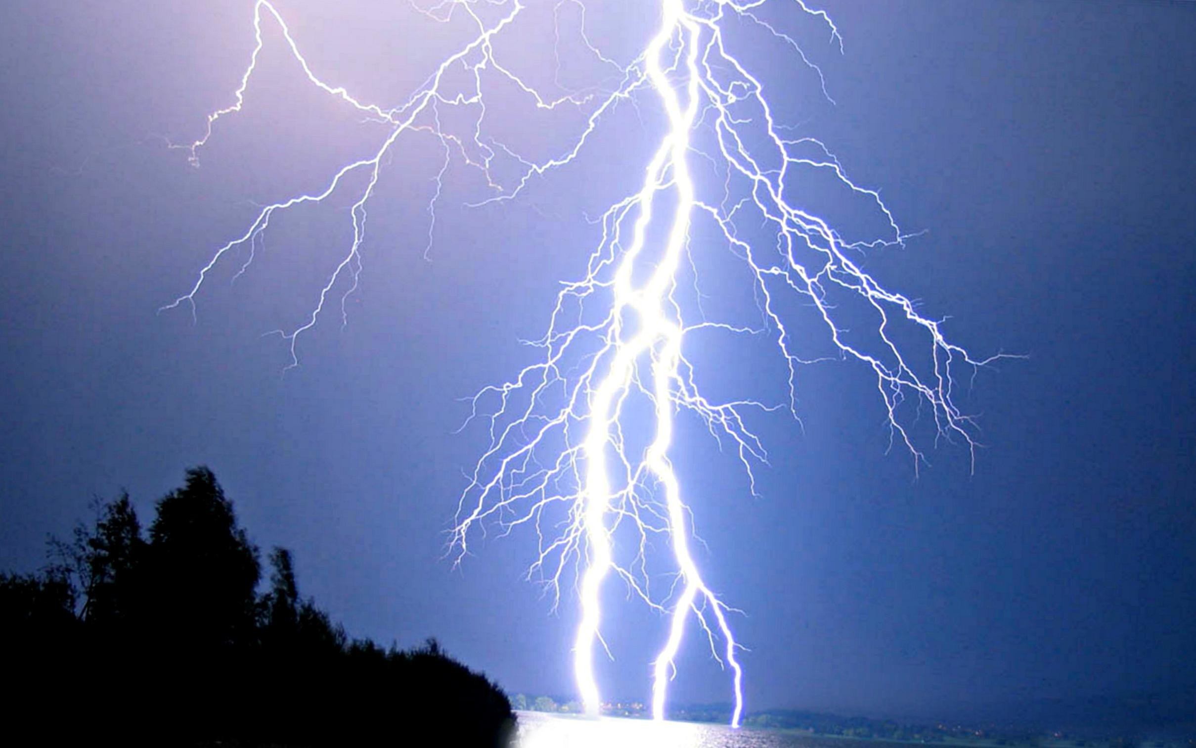 lightning arrow vs lightning bolt 5e