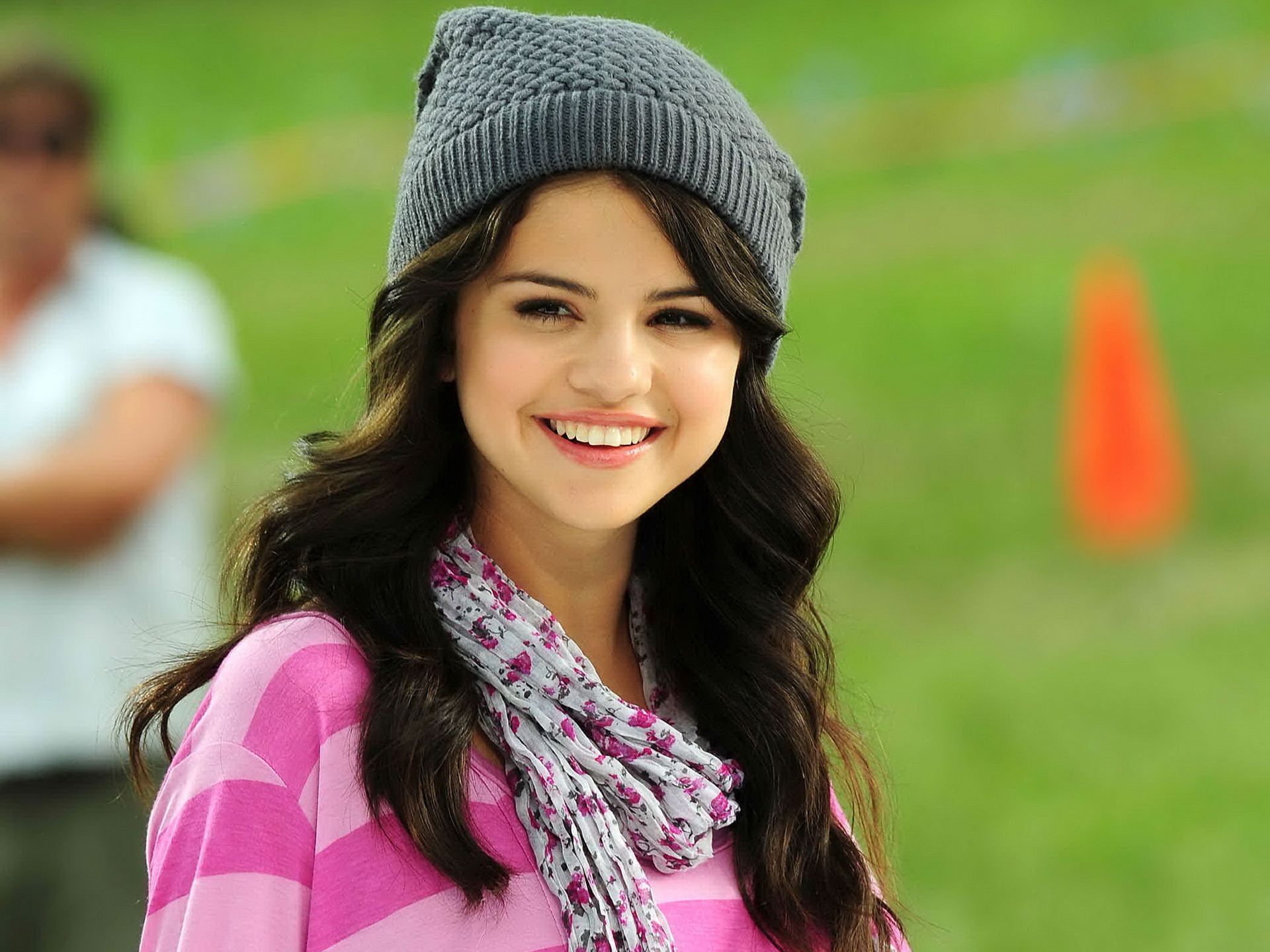 Selena Gomez HD Wallpaper.