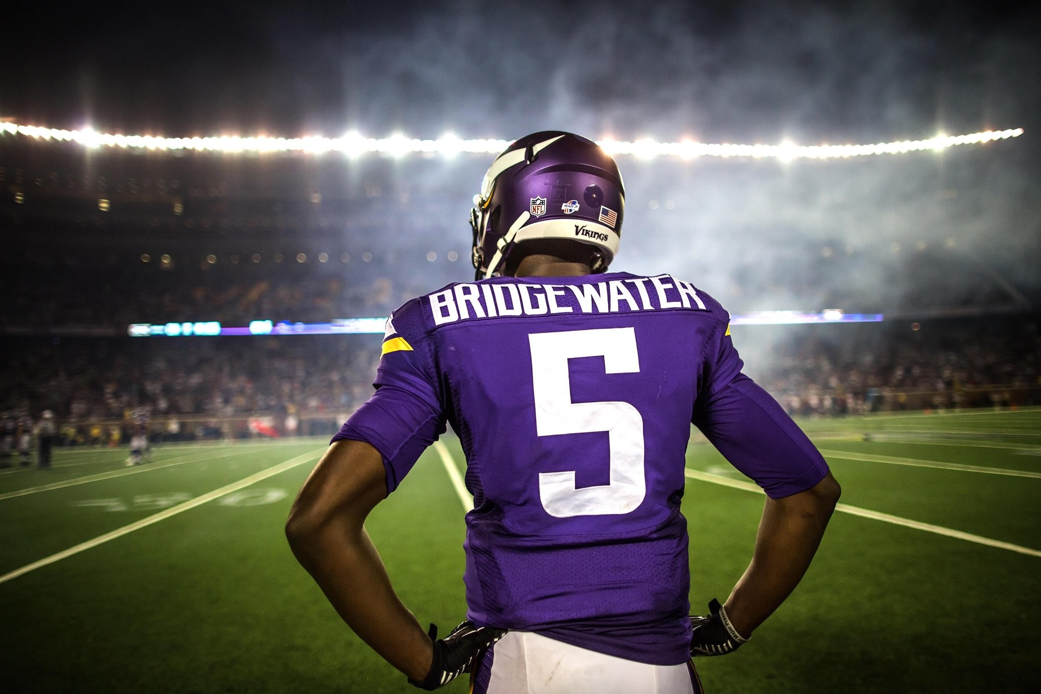 minnesota vikings bridge water player wallpaper hd background wallpapers  free amazing cool tablet smart phone high definition 2048Ã1365 Wallpaper HD 2048x1365