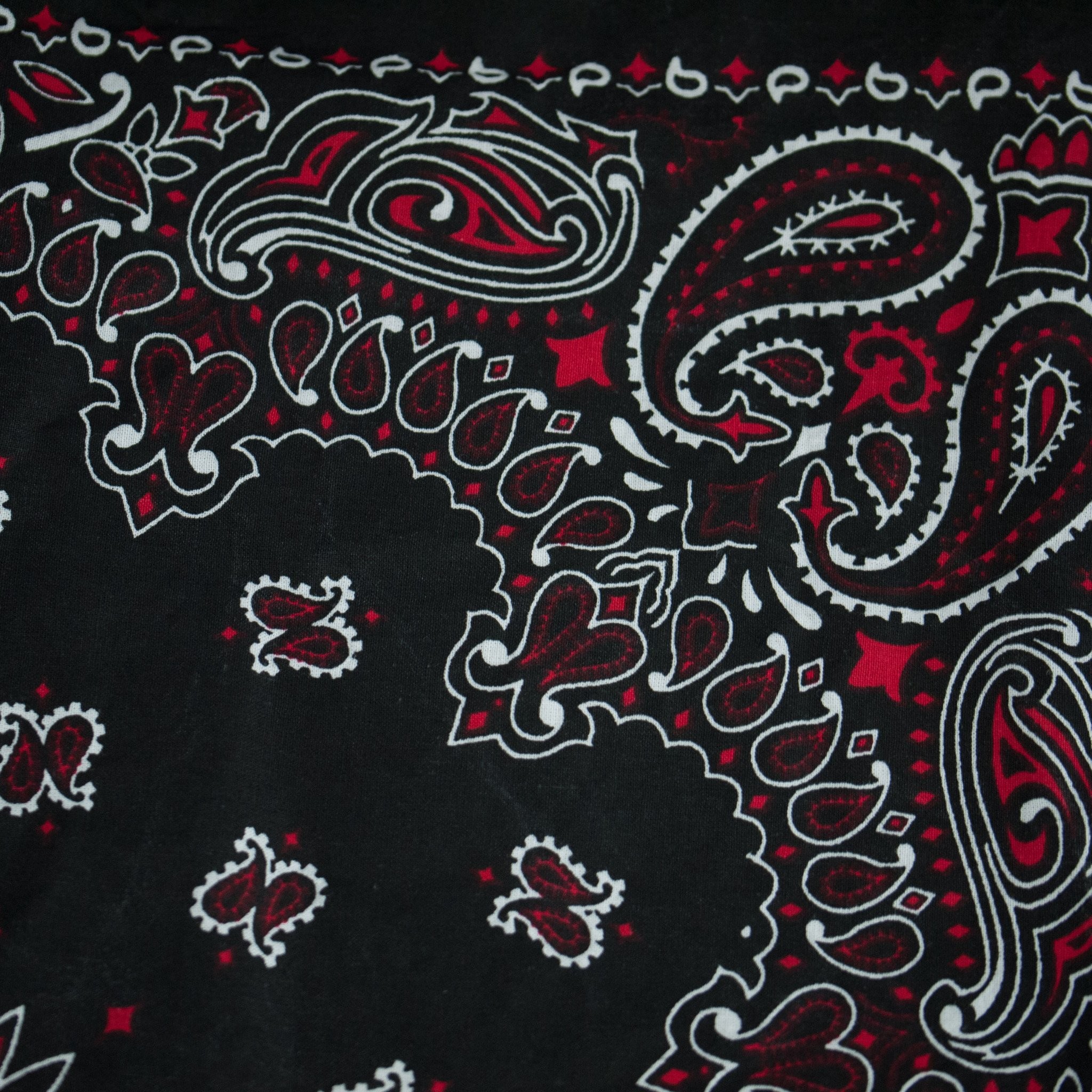 List 98+ Pictures Red And Black Bandana Wallpaper Full HD, 2k, 4k 10/2023