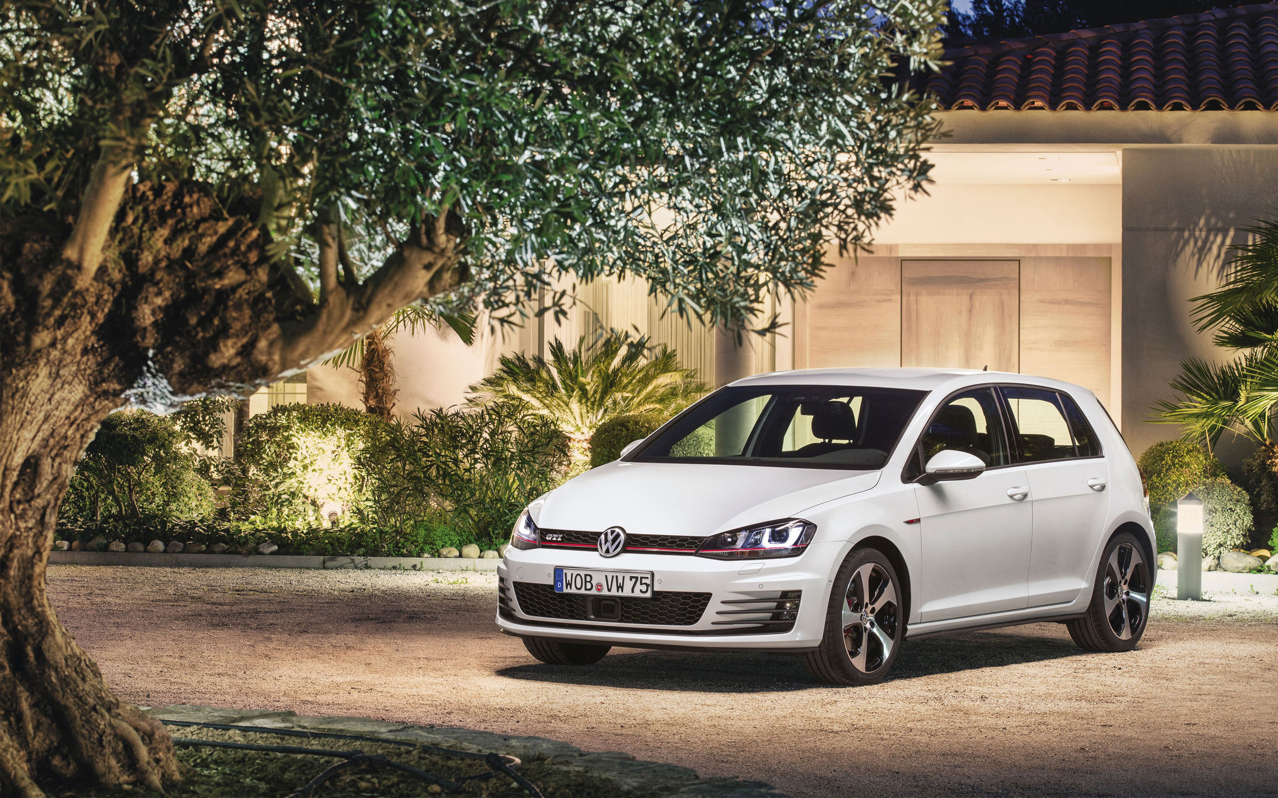 2014 Volkswagen Golf GTI 2560x1600