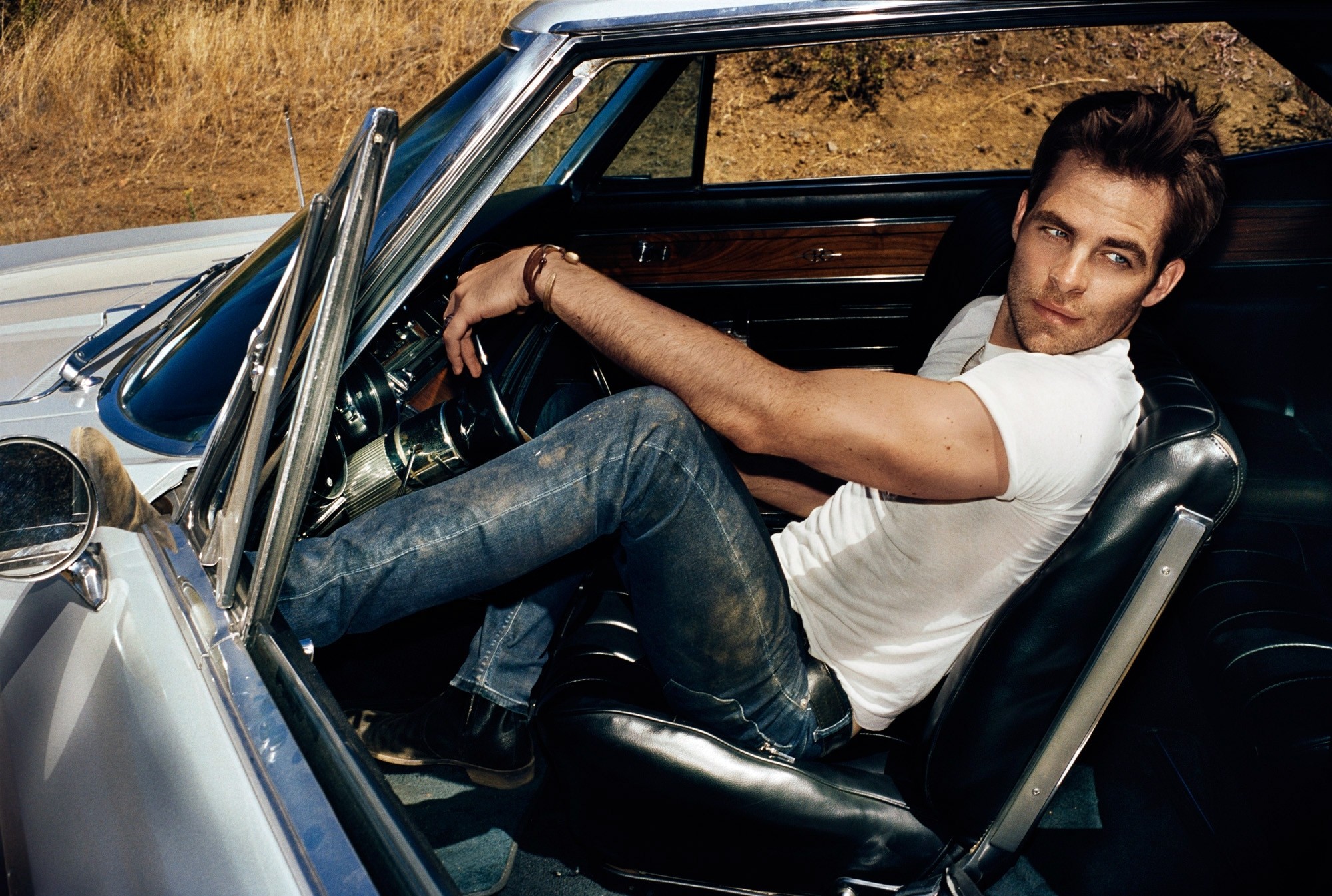 Chris Pine Pictures 2000x1346