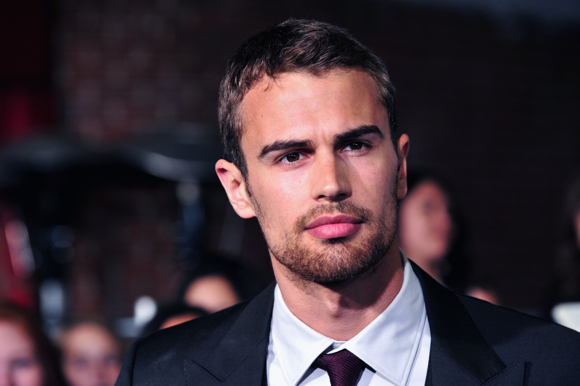 Theo James Wallpapers (75+ pictures)