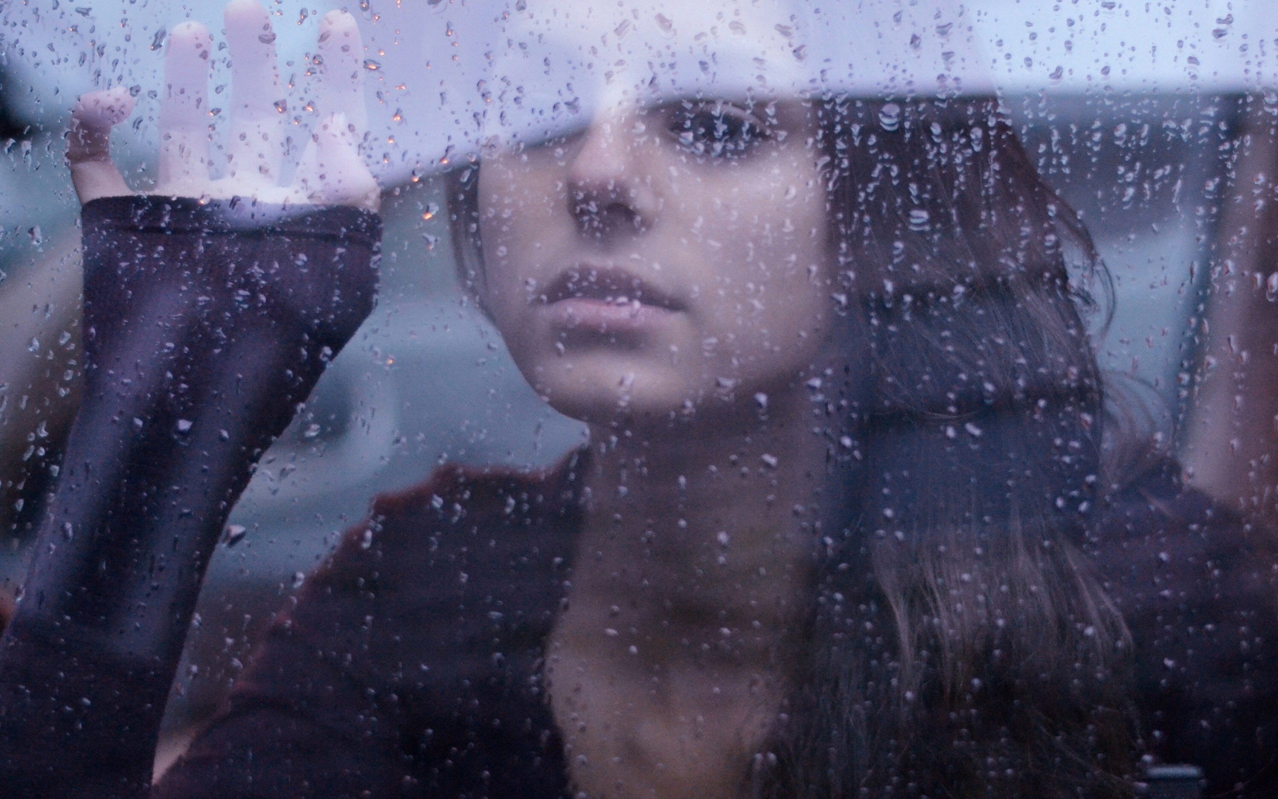 wallpaper women Â· rain 2560x1600