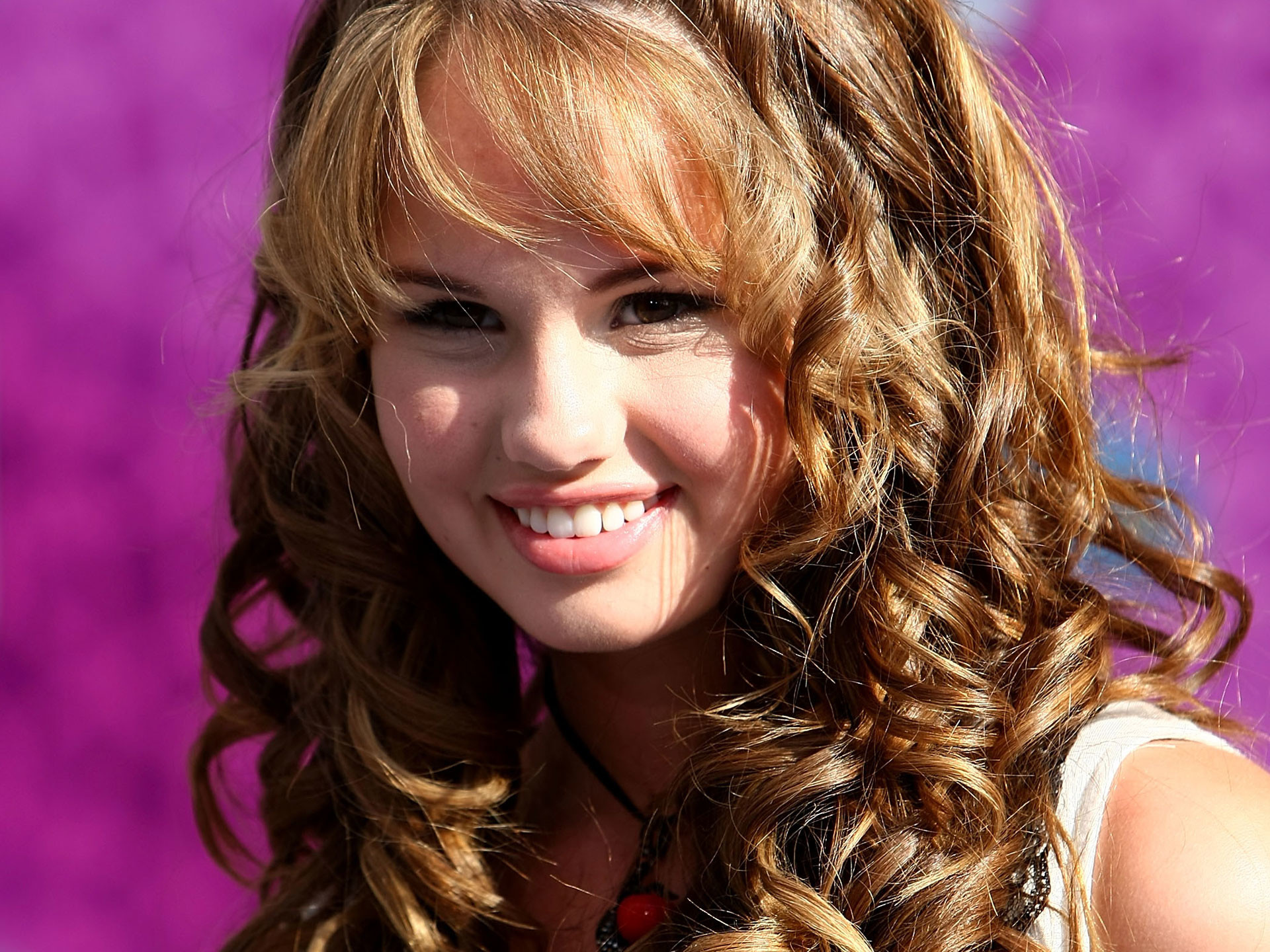 Cute Girl Debby Ryan 1920x1440