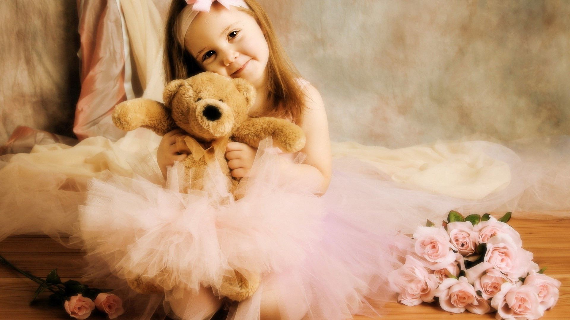 cute baby with teddy bear wallpapers