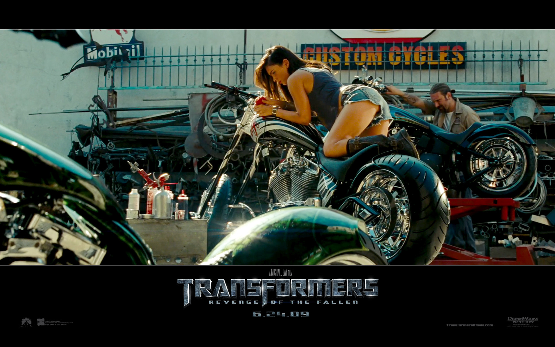 "Transformers: Revenge of the Fallen - Megan Fox as Mikaela Banes" desktop  wallpaper 1920x1200