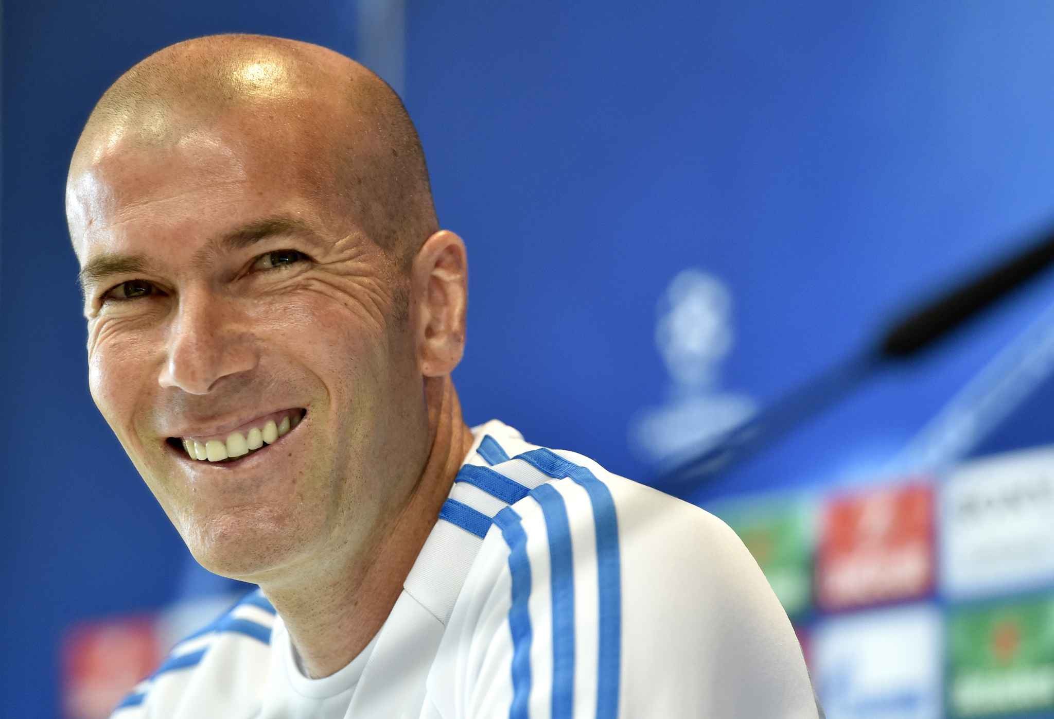 Zidane. Зинедин Зидан. Зинедин Зидан футболист. Зинедин Язид Зидан. Зинедин Зидан фото.