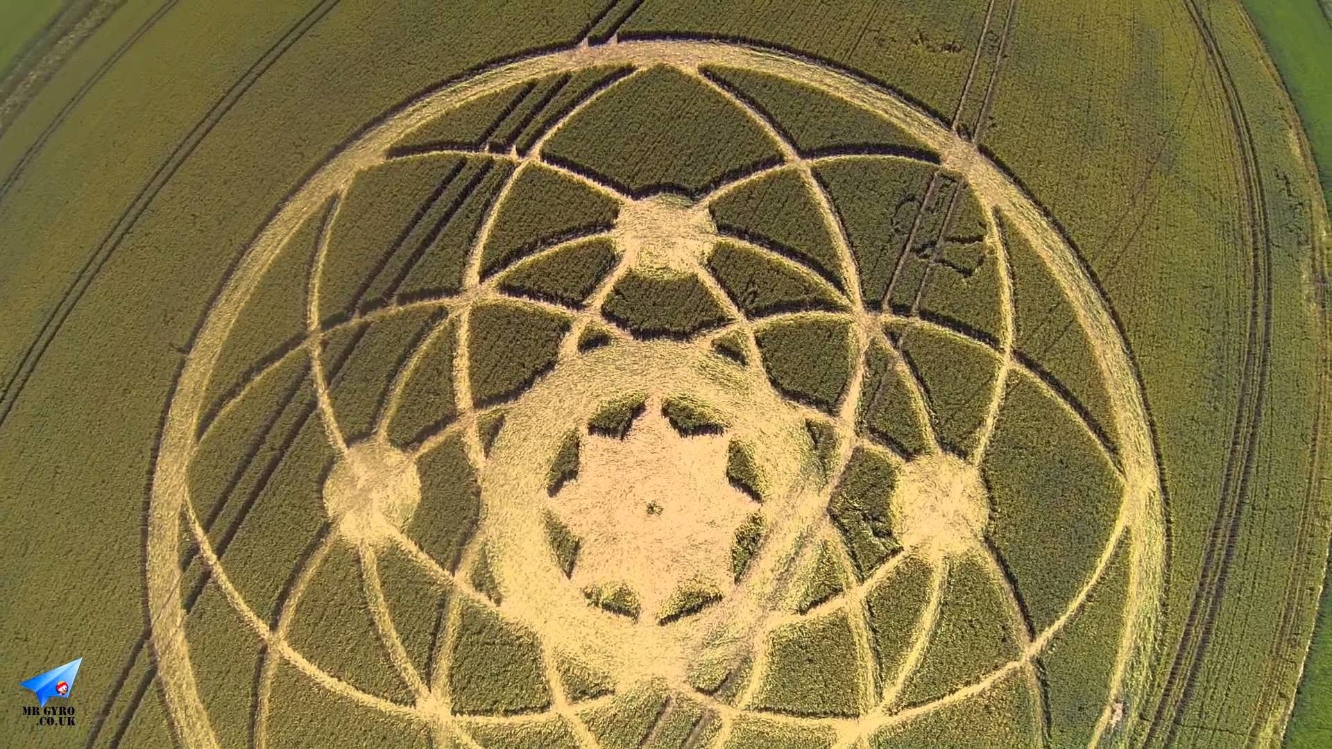 Flying above Crop Circles 2013 - Aerial View Tricopter FPV HD - YouTube 1920x1080