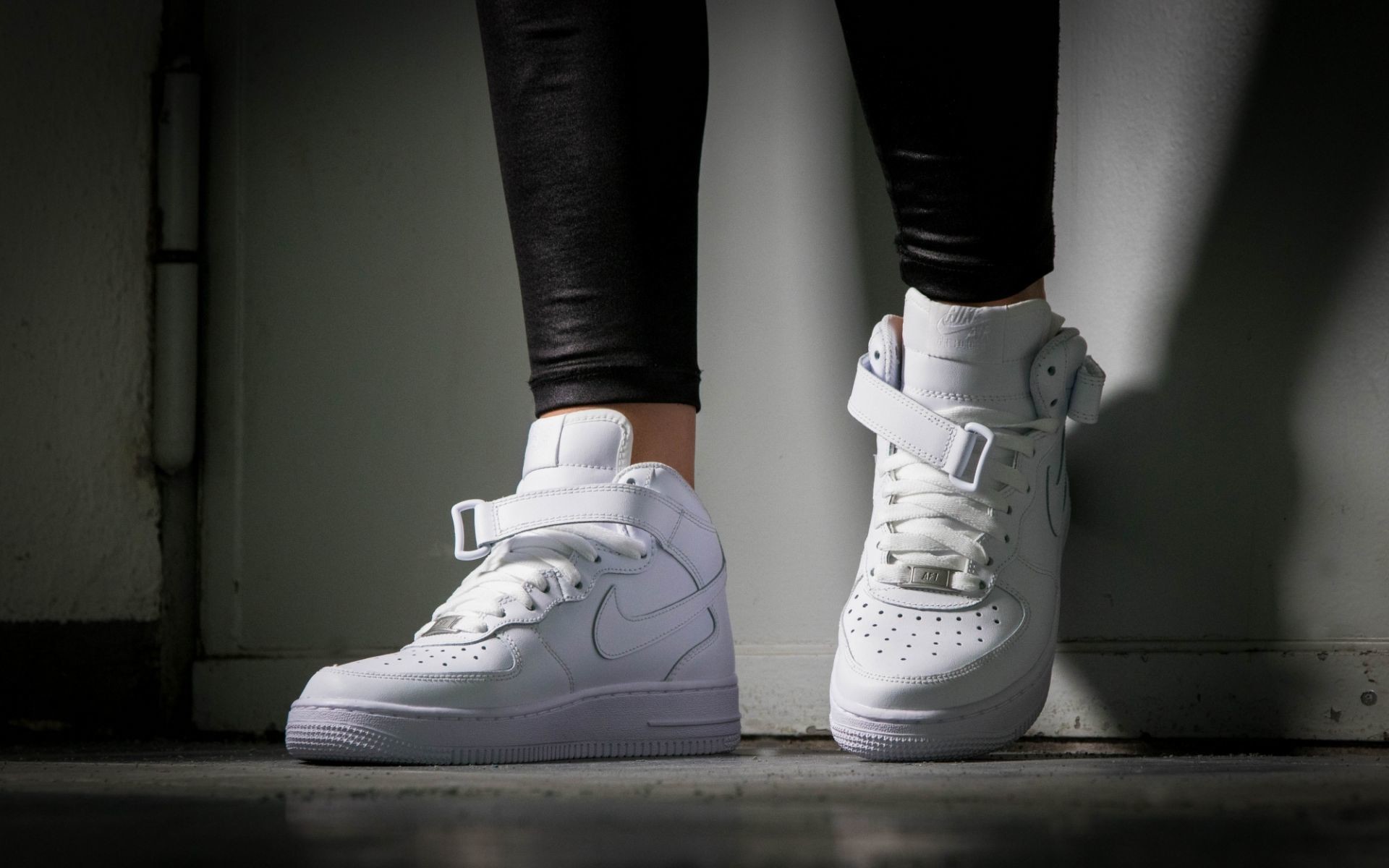 air force 1 mid white on feet