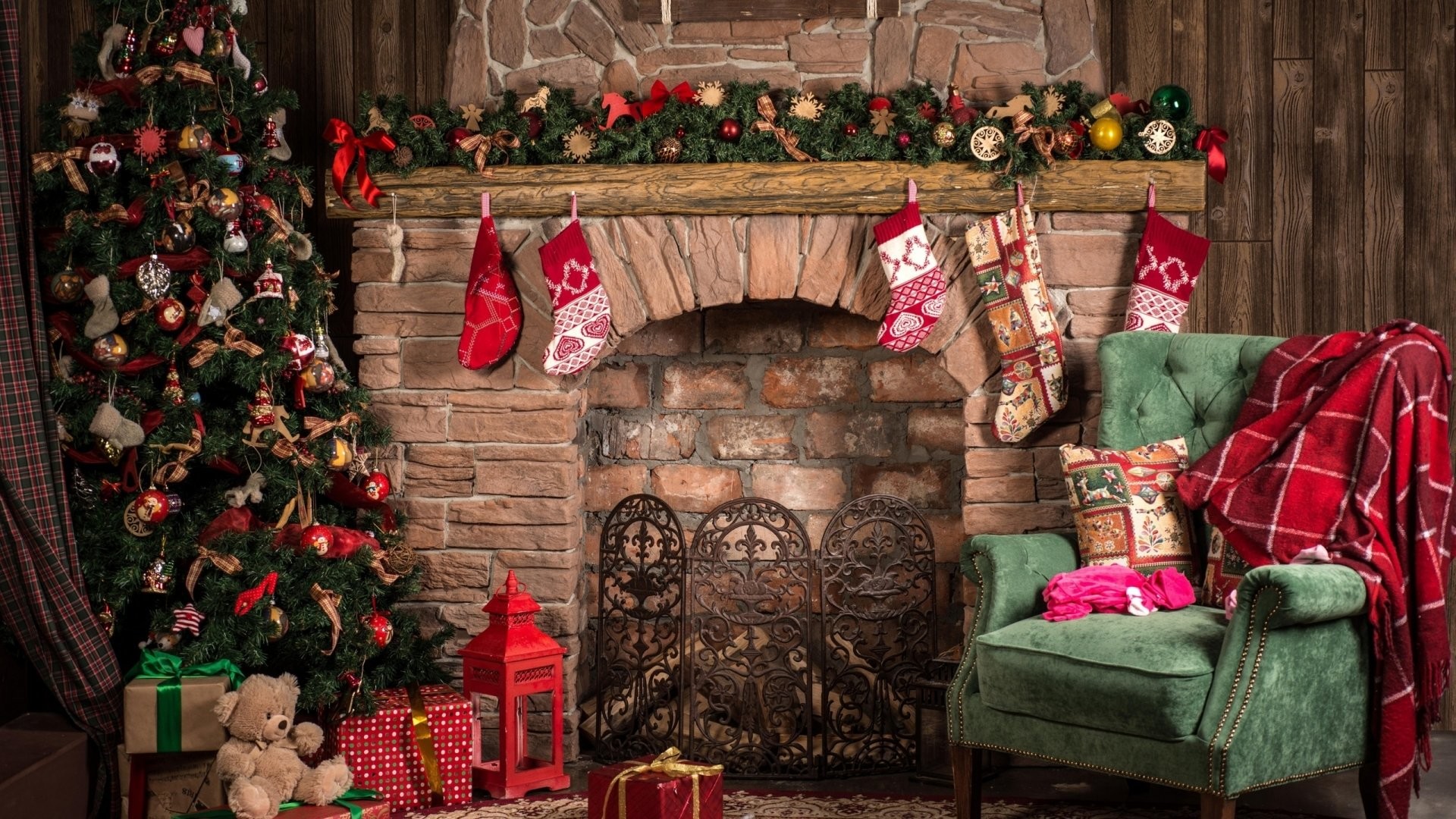 Hãy cho thế giới của bạn những chuyển động tuyệt đẹp với hình nền Noel 1920x1080 đầy màu sắc. Mỗi chi tiết được biến tấu tinh tế và kết hợp với nhau tạo ra một bức hình Giáng sinh suýt sánh ngang với những đêm lễ hội tuyệt vời. Hãy cảm nhận rằng Chúa Giáng sinh vẫn đang ở bên cạnh chúng ta.