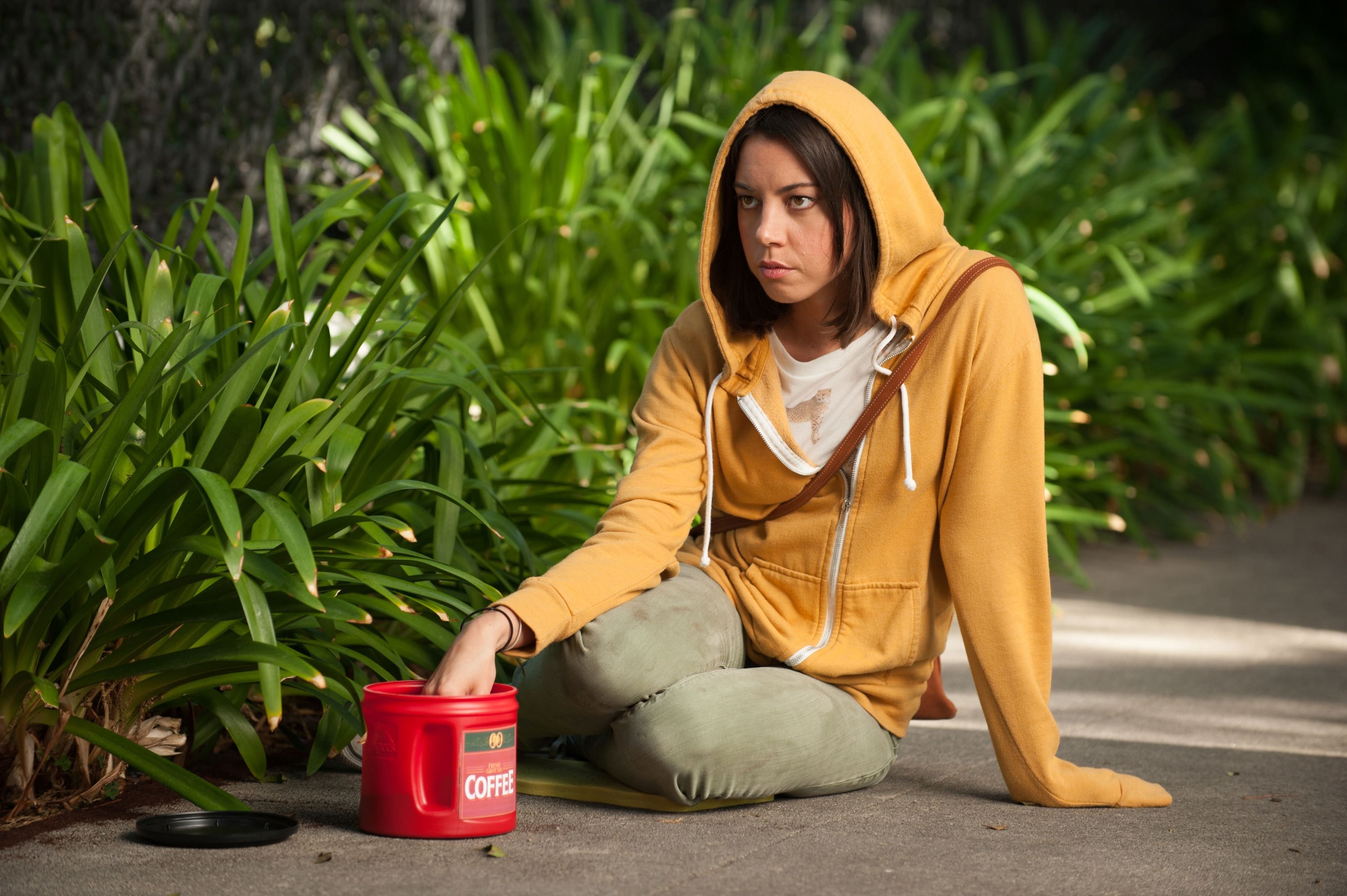 Aubrey Plaza Background 3000x1996