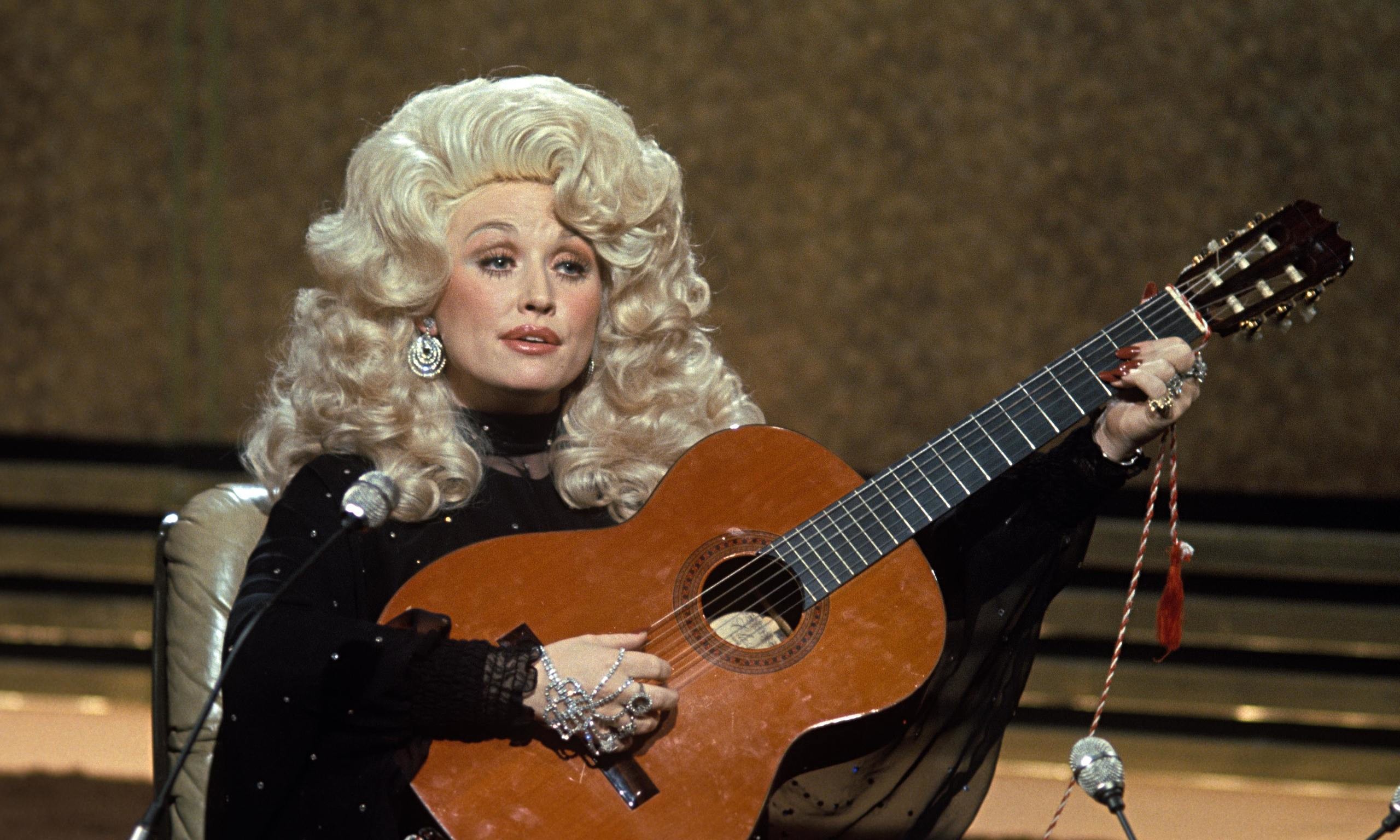 Dolly Parton Wallpaper.