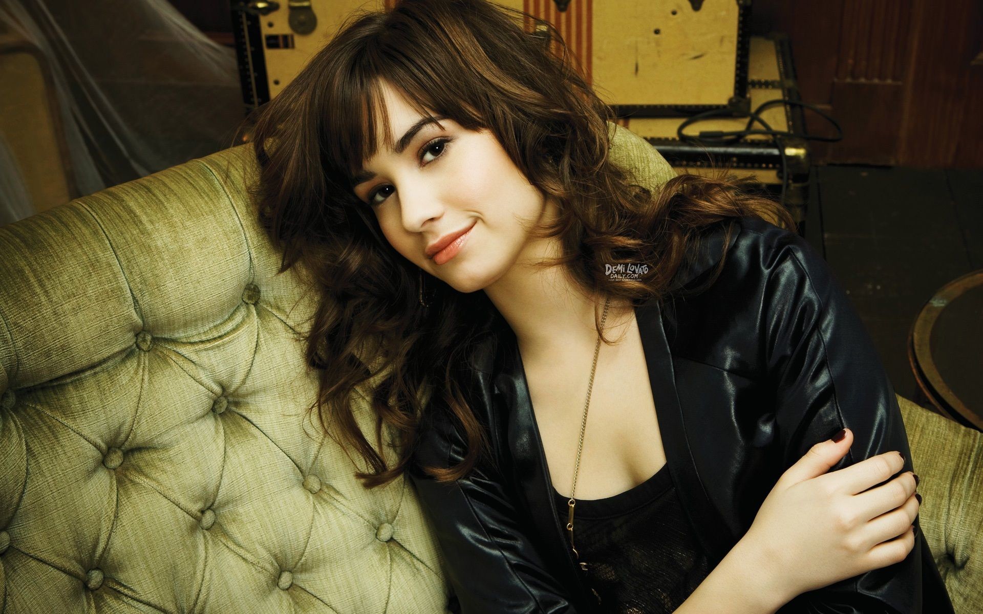 demi-lovato-hd-wallpapers-9 1920x1200