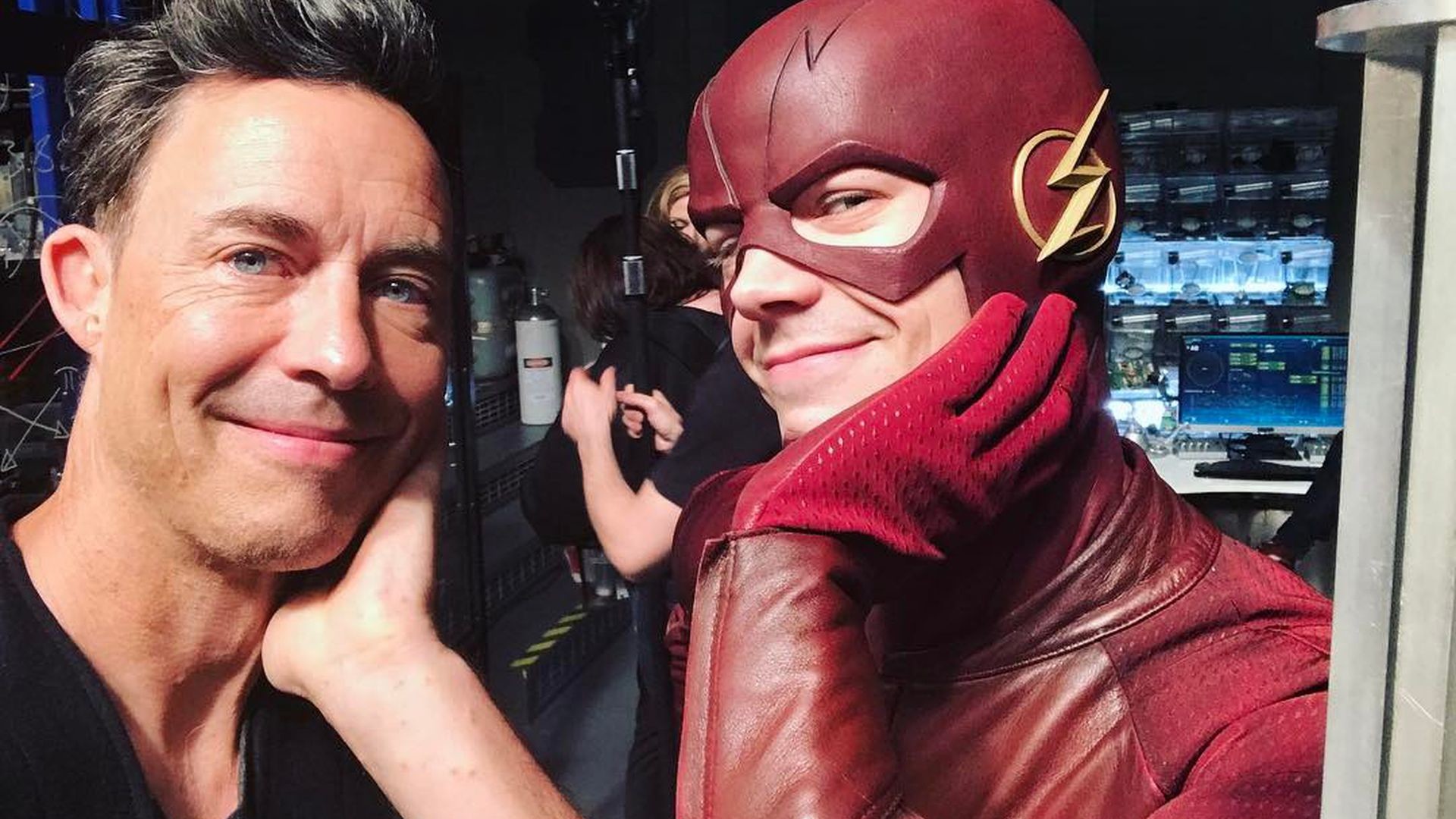 Ãberraschung: "The Flash"-Star Grant Gustin ist verlobt | Promiflash.de 1920x1080