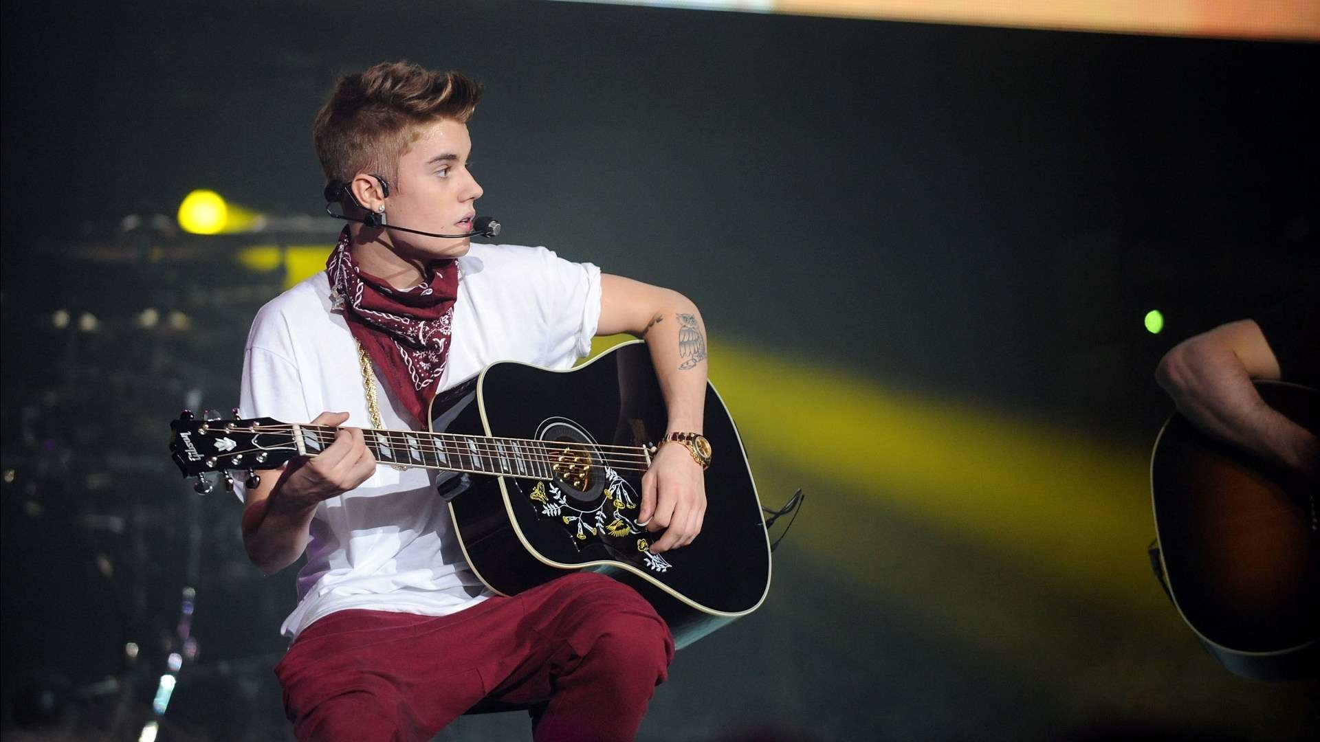 Какой мужчина пел песню. Джастин Бибер. Джастин Бибер 2007 с гитарой. Justin Bieber фото. Justin Bieber 2014.