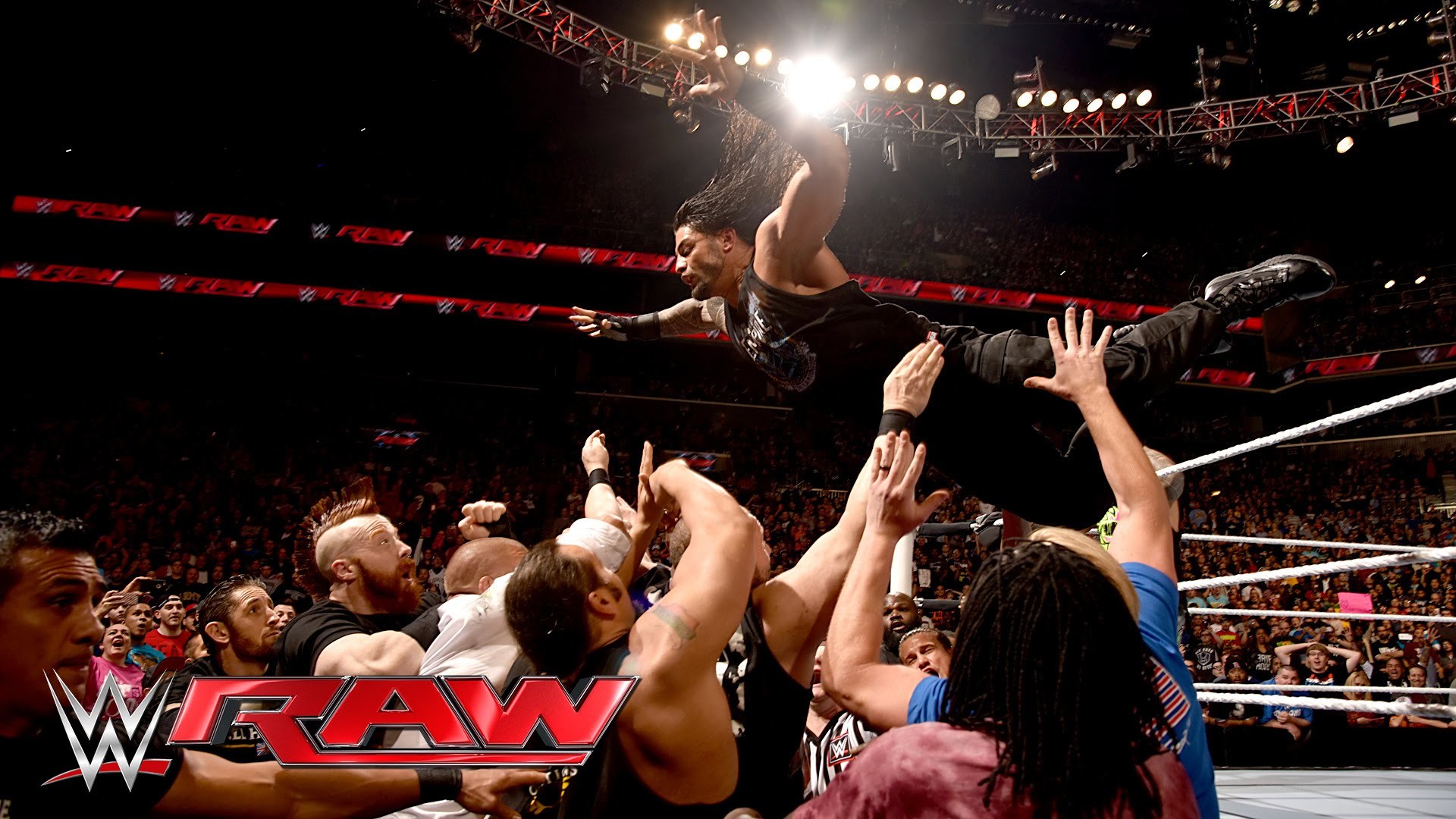 Roman Reigns und Triple H prÃ¼geln sich sechs Tage vor WrestleMania: Raw,  28. MÃ¤rz 2016. WWE Deutschland 1920x1080