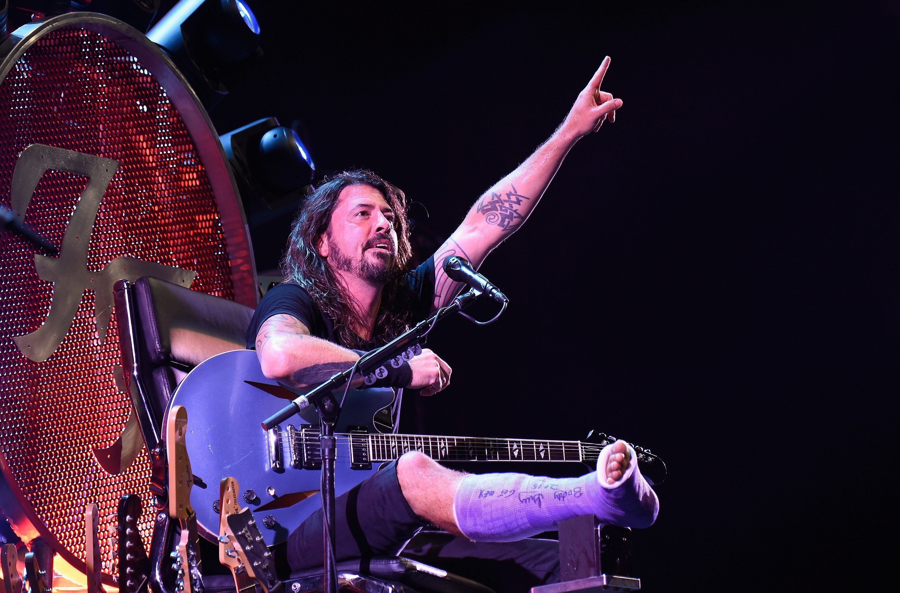 Music live Foo Fighters Dave Grohl wallpaper  2560x1600  187034   WallpaperUP