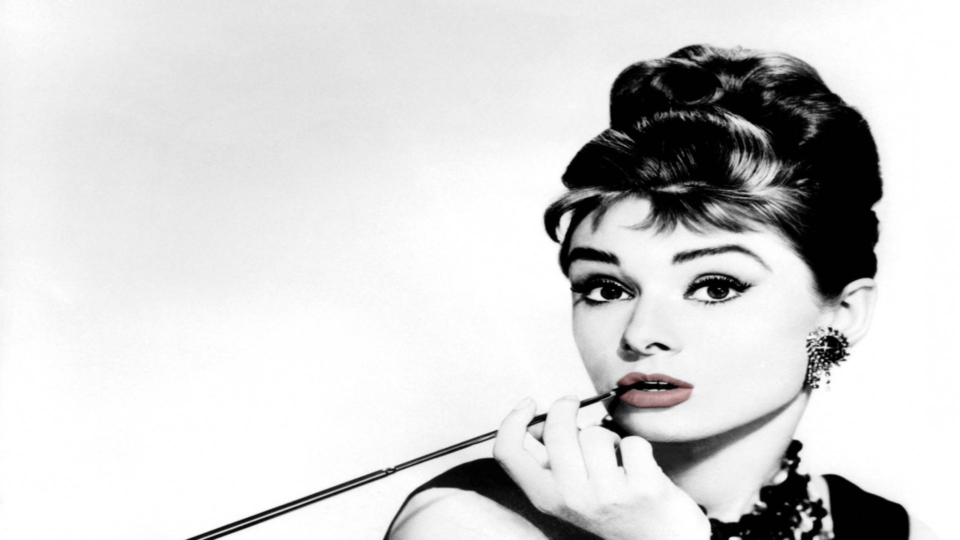 40+ Audrey Hepburn HD Wallpapers and Backgrounds