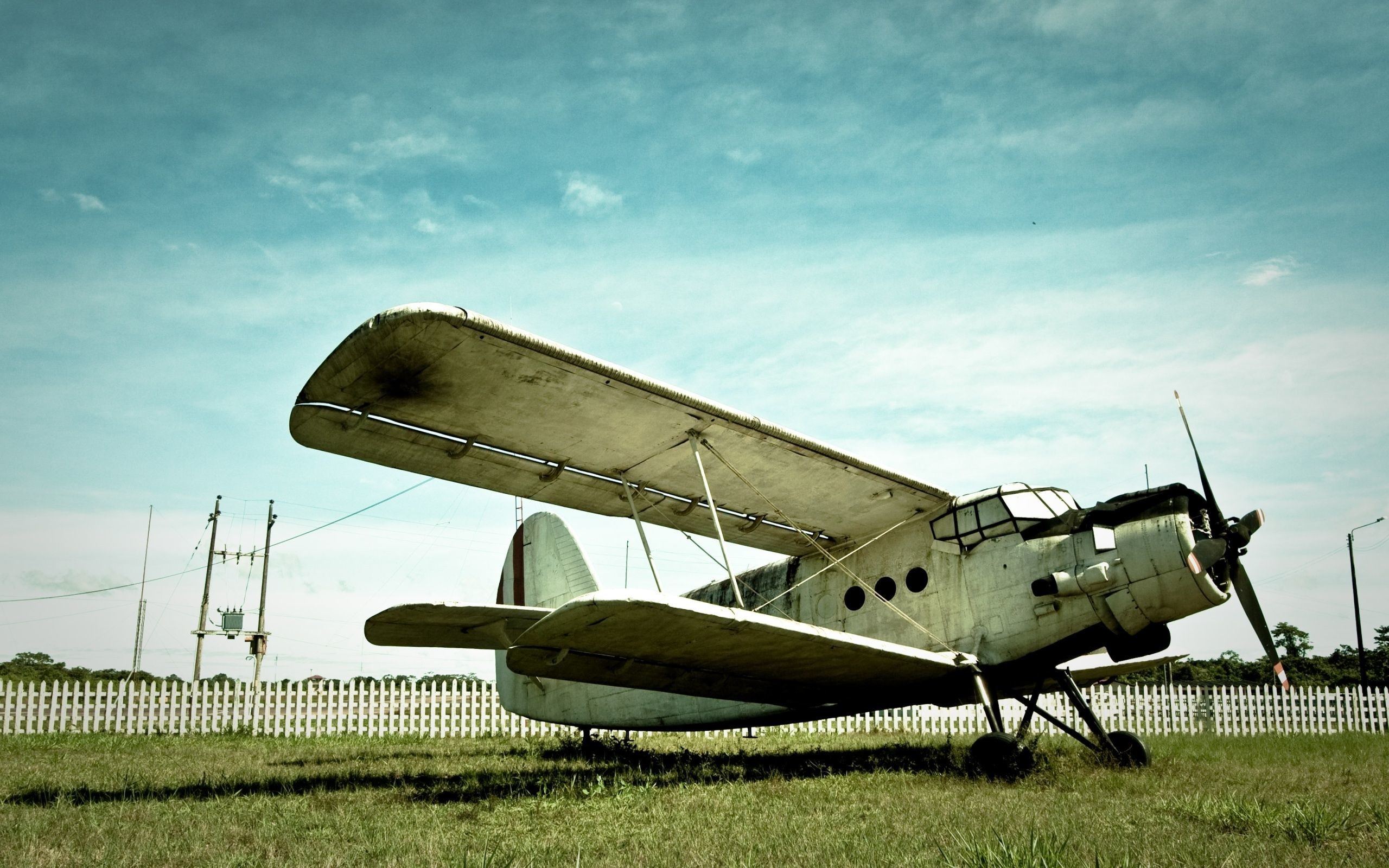 Old Airplane Wallpaper 2560x1600