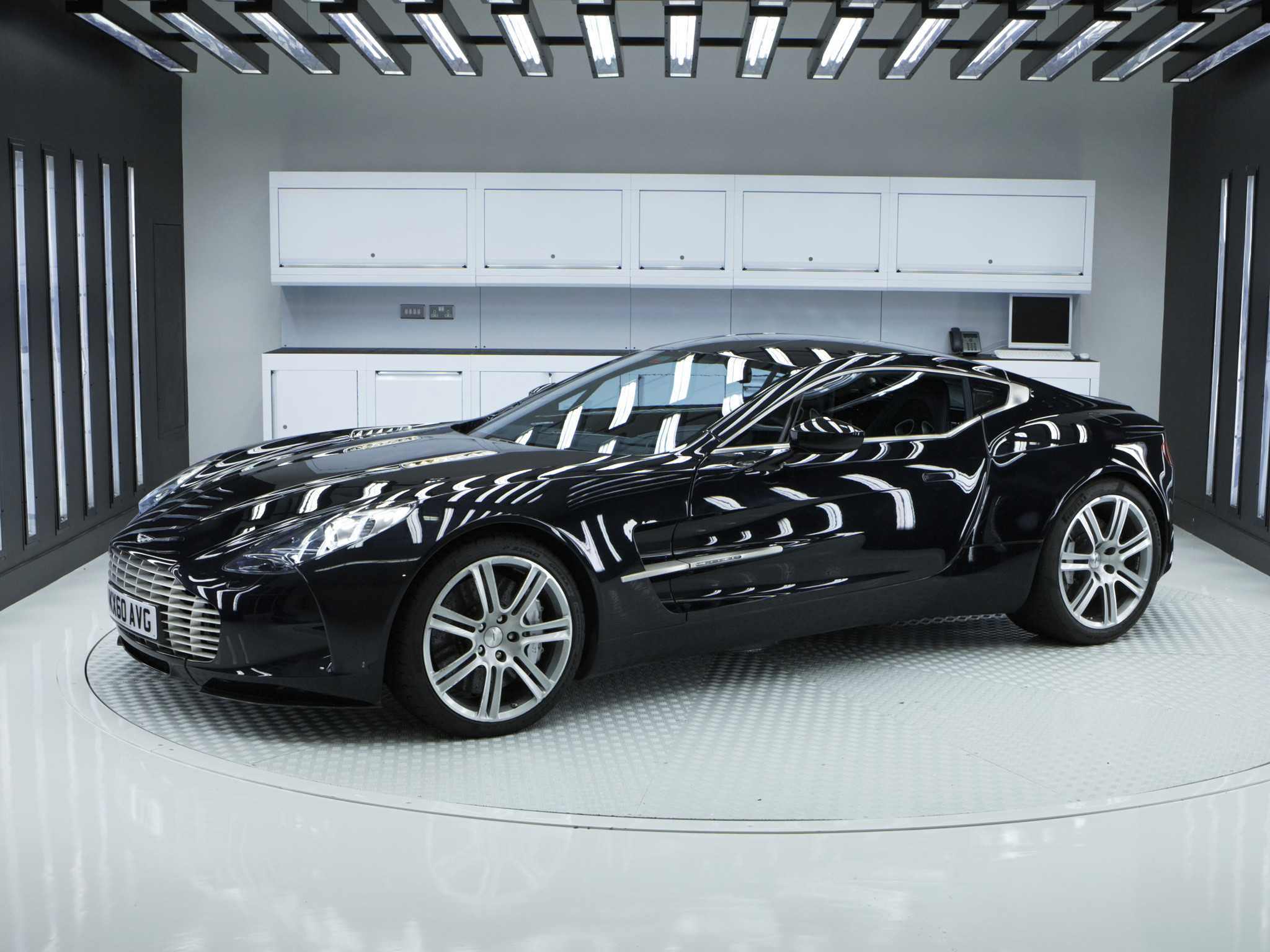 Aston Martin One 77 Black 2048x1536